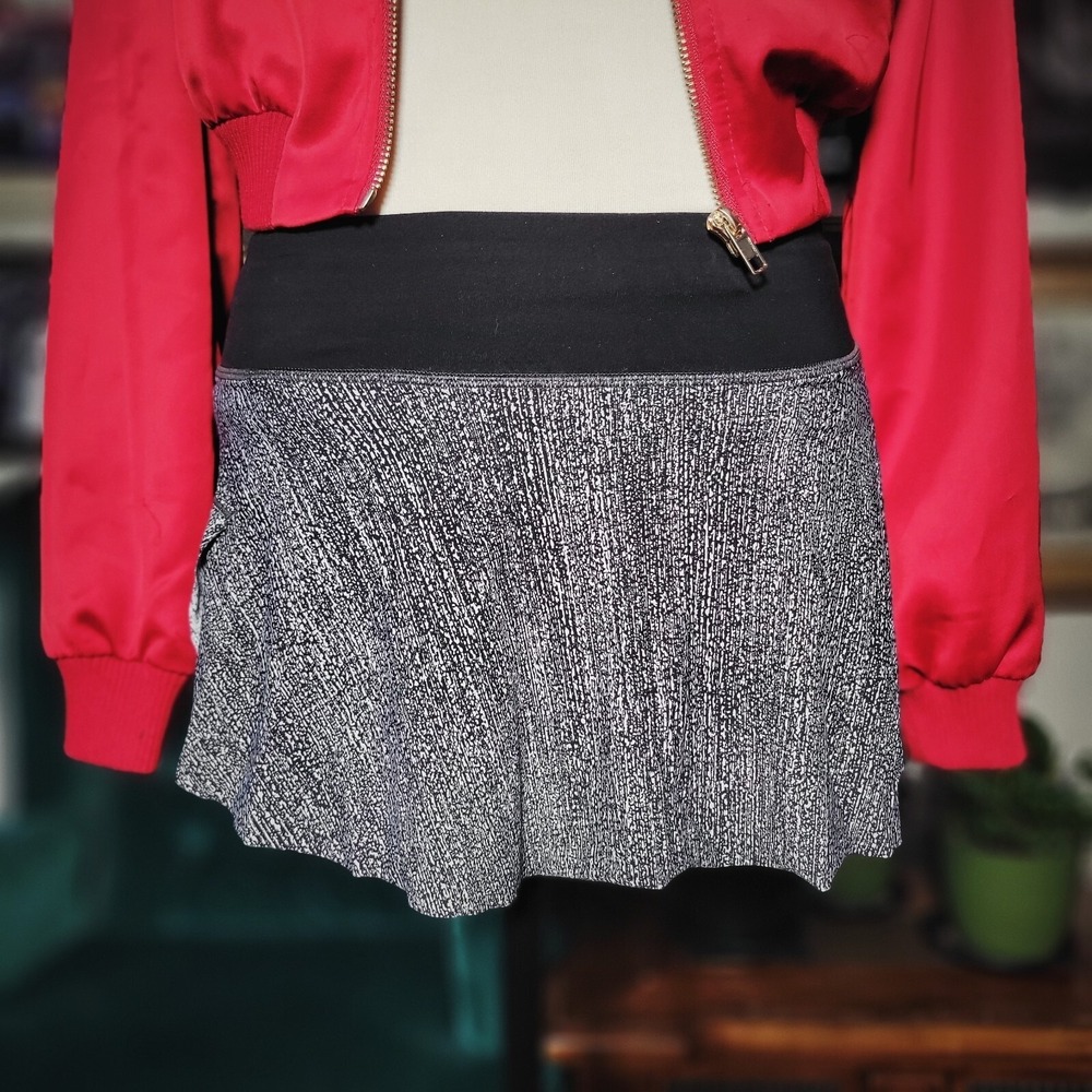 Lululemon Quick Pace Skirt Skort Athleisure Soundwave White Black Reflective